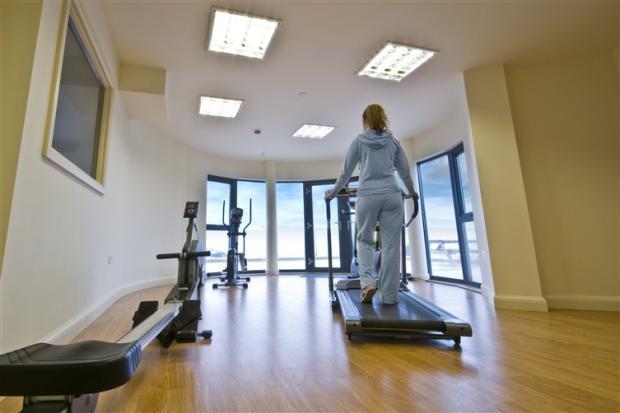 Stunning Two Bed Sea View With Pool & Gym Apartment *